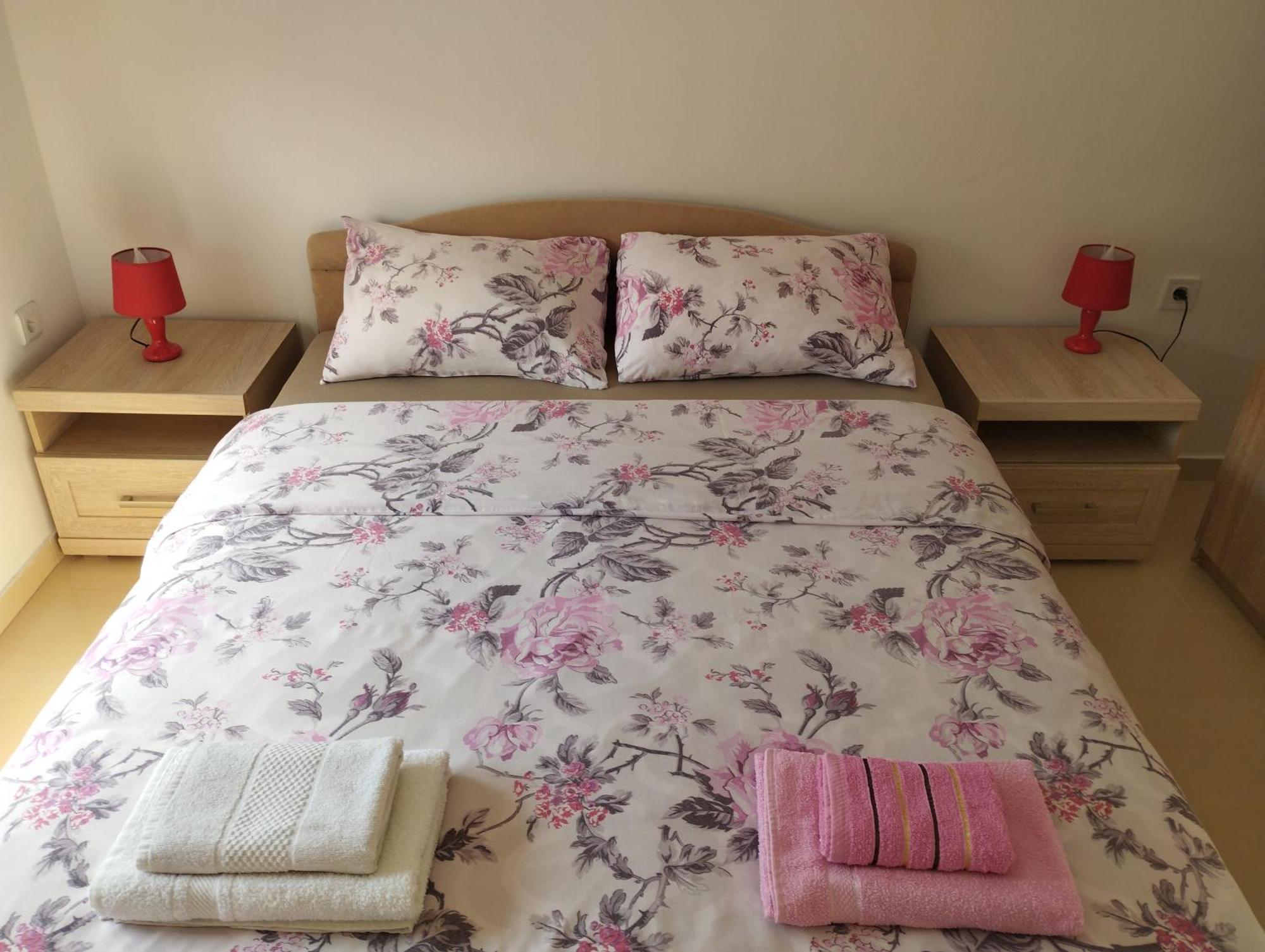 State Apartments コトル 部屋 写真